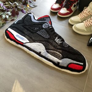 Tapis d’une sneaker Jordan noire et rouge